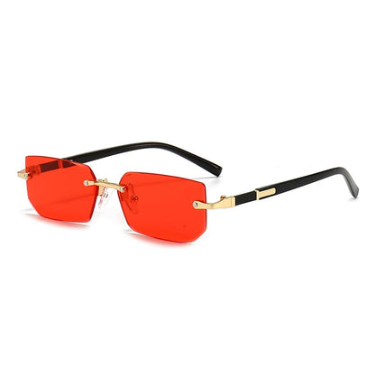 Gafas de sol marrones con forma rectangular y diseno unisex, combinan elegancia y comodidad.