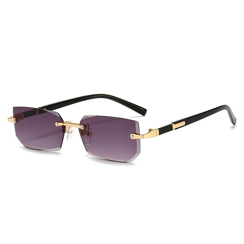 Gafas de sol rectangulares color morado, estilo urbano y elegante para mujer moderna.